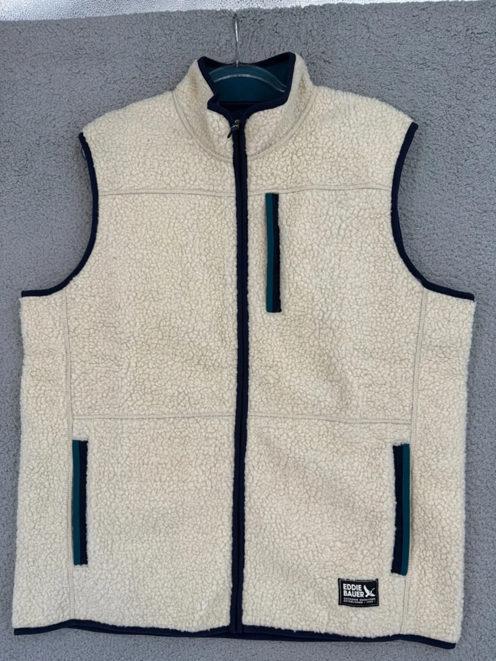 Eddie Bauer Mr. Chilali Cream Sherpa full zip Vest Men’s Large Navy Trim Pockets